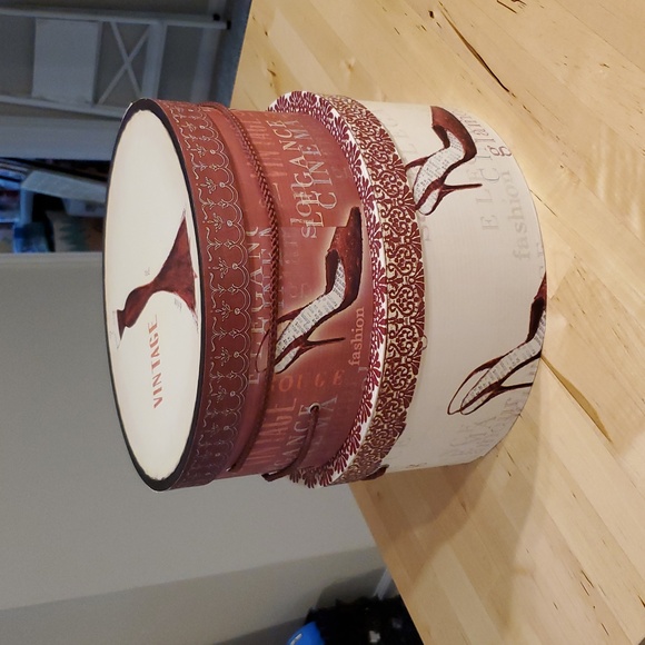 Vintage Emily Adams Decorative Hat Boxes, Red - Set Of 2 - Picture 5 of 7